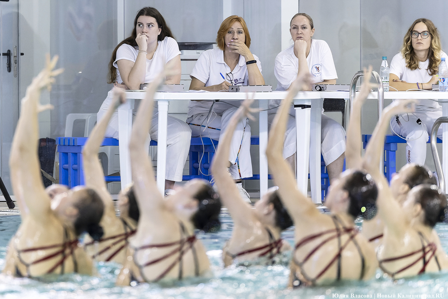 Брызги и грация: в Калининграде разыгрывают Кубок России по синхронному плаванию (фото)