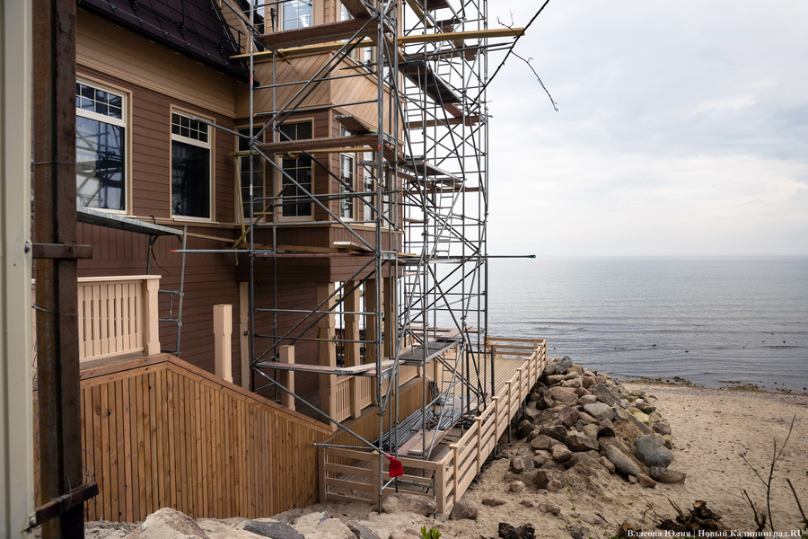 Монополия на пляж: как выглядит скандальное кафе в Зеленоградске, которое власти называют «НТО» (фото)