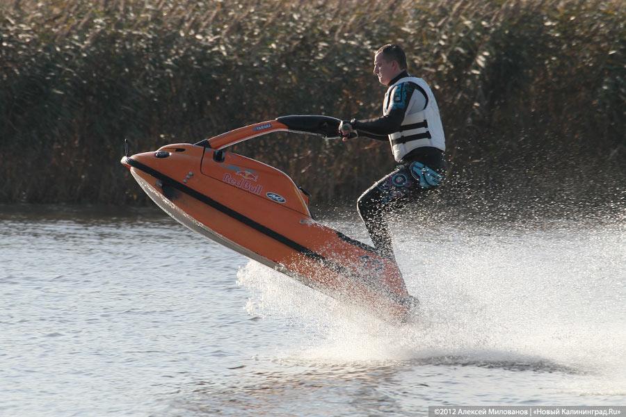 «Конец в воду»: фоторепортаж с закрытия аквабайк-сезона на Преголе