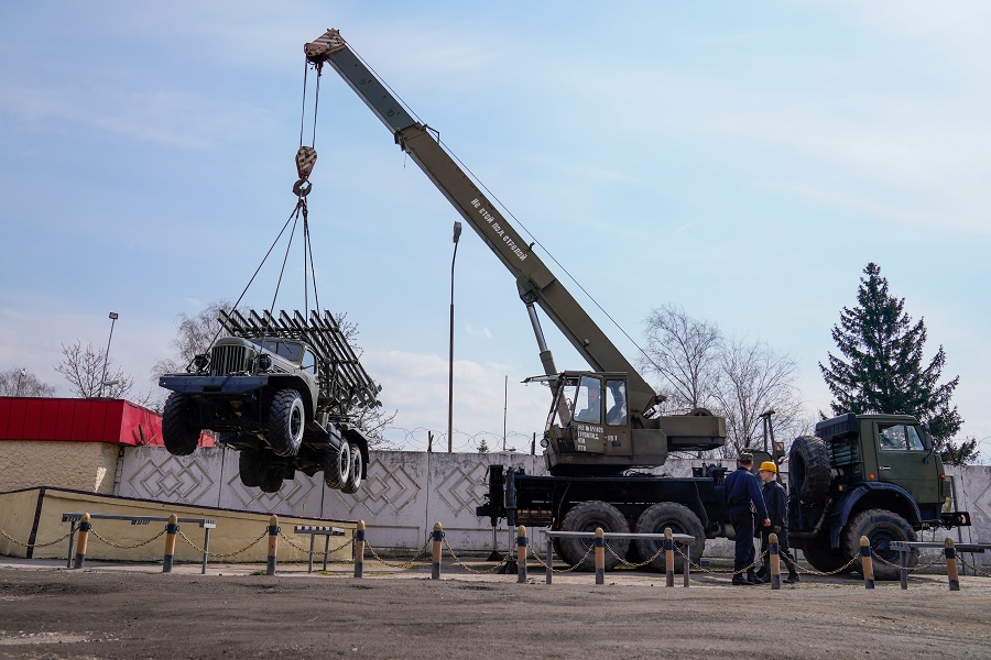 12 апреля: легендарную «Катюшу» готовят к участию в Параде Победы