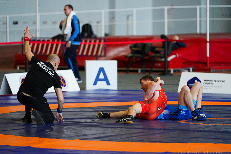 Крючки, узлы, обвивы: в Калининграде проходит чемпионат России по борьбе спорта глухих