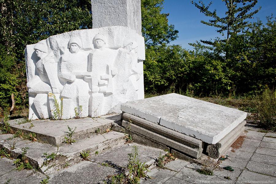 «Невечная память»: что осталось от монумента в Пененжно (фото)