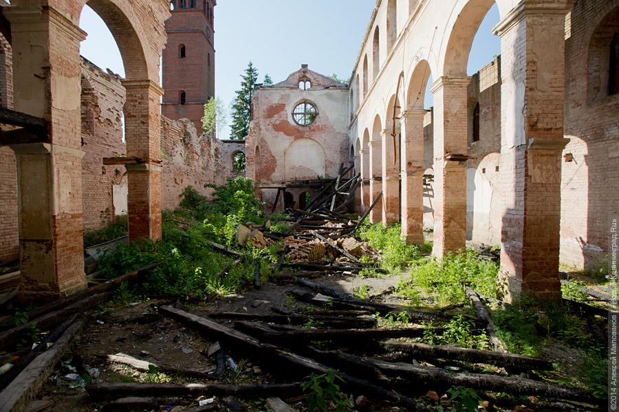 Пепел на руинах: что произошло с частично сгоревшей кирхой в Полесском районе