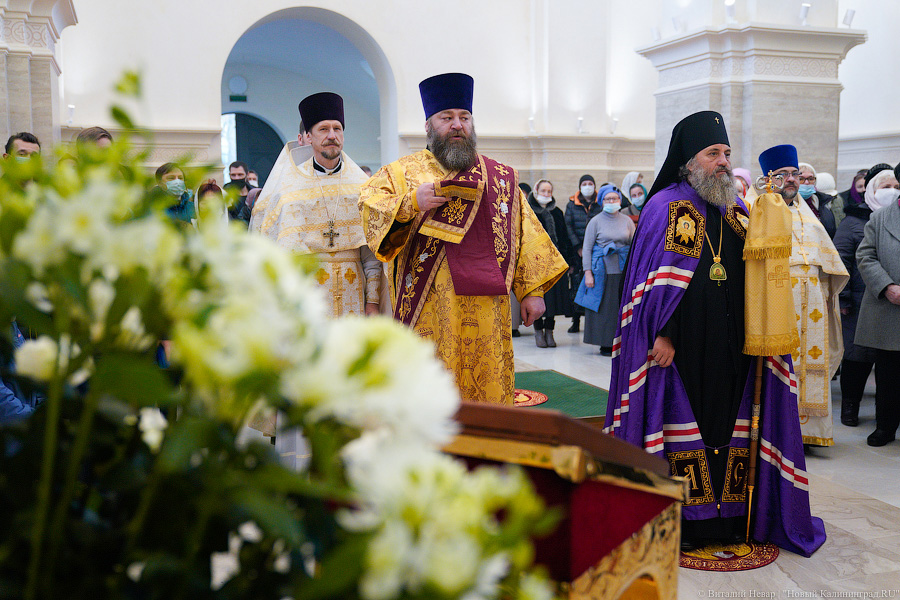 Богослужение в масках: в Калининграде прошла первая литургия в новом храме (фото)
