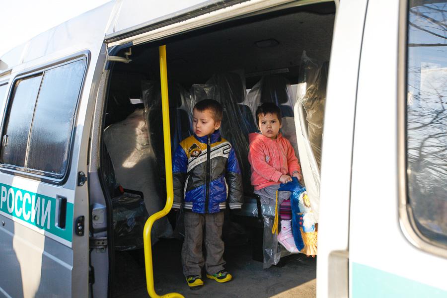 Капля в море, или 8 билетов в один конец: как судебные приставы отправили на родину таджикскую семью