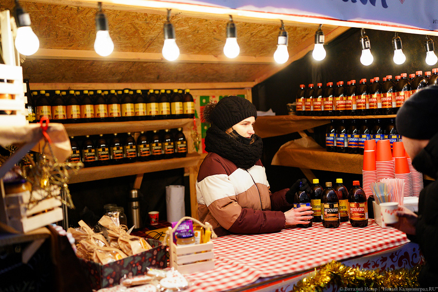 Девочки, записываемся на ободочки: в Калининграде открылась новогодняя ярмарка на острове Канта (фото)
