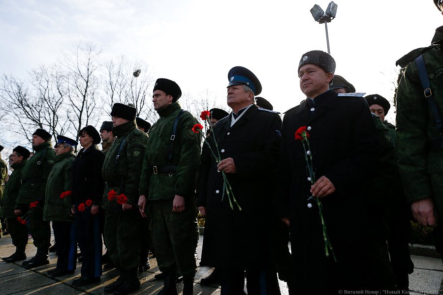 В едином порыве: в Калининграде почтили память героев-гвардейцев 