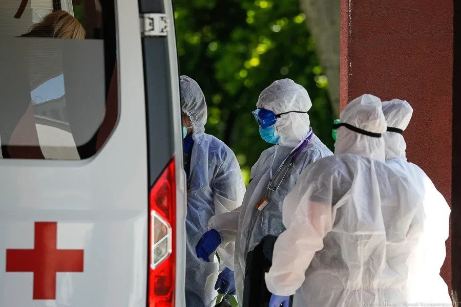 Среди новых заражённых COVID — турист из Магадана и четверо медработников