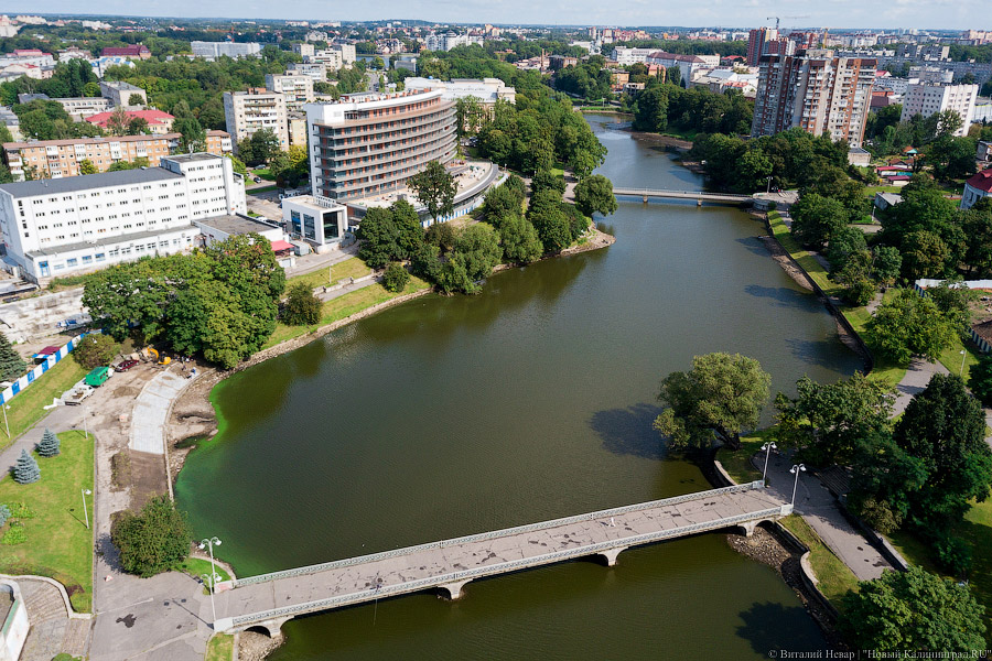 Нижнее сверху: набережная Нижнего озера перед ремонтом с высоты птичьего полёта