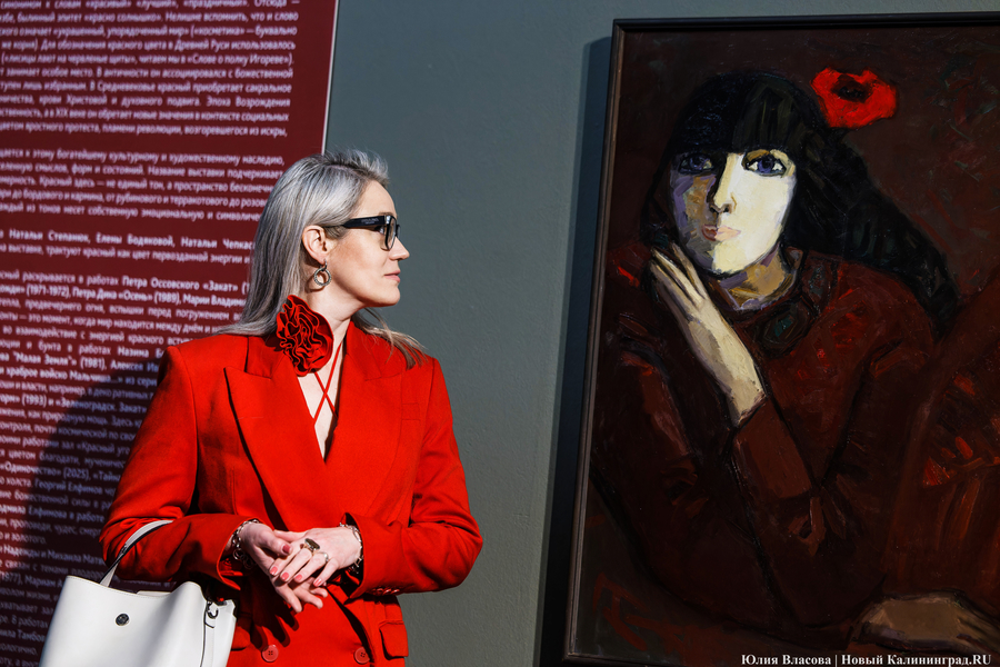 Вселенная смыслов и эмоций: в Музее искусств открылась выставка «Космос красного» (фото)