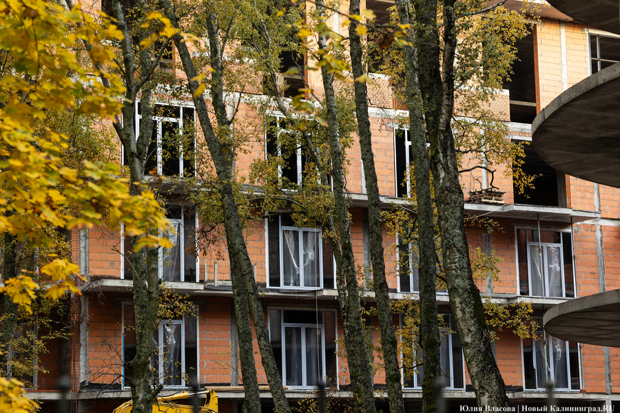 «Стакан» в третьей степени: что происходит на месте отеля «Русь» в Светлогорске (фото)