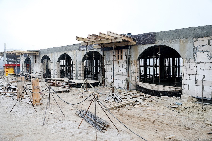 Строительство на берегу Преголи. Фото — Виталий Невар, «Новый Калининград»