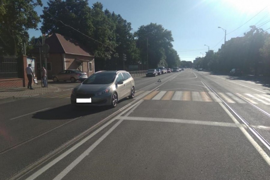 На Суворова сбили мужчину, он получил травмы головы