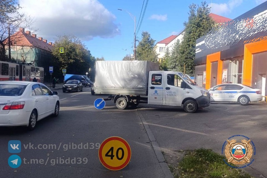 В Калининграде в ДТП пострадали 13-летний питбайкер и его семилетний пассажир (видео)