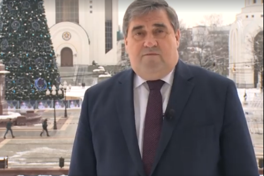 Новогоднее поздравление главы Калининграда сняли на козырьке здания мэрии (видео)