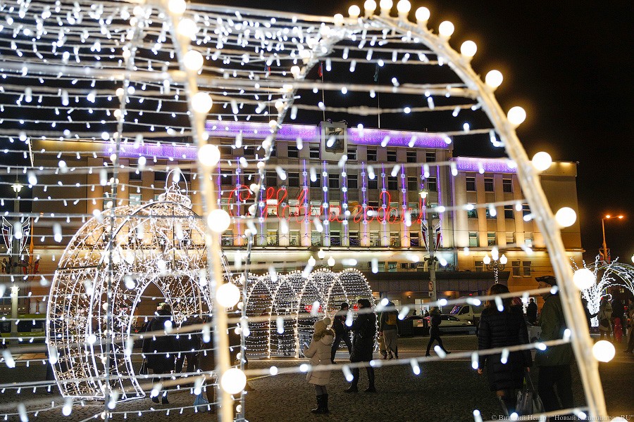 Открути оленю ушко: центр Калининграда украсили к Новому году (фото)