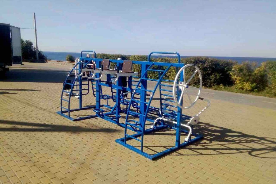 На променаде Зеленоградска установили еще один тренажерный комплекс (фото)