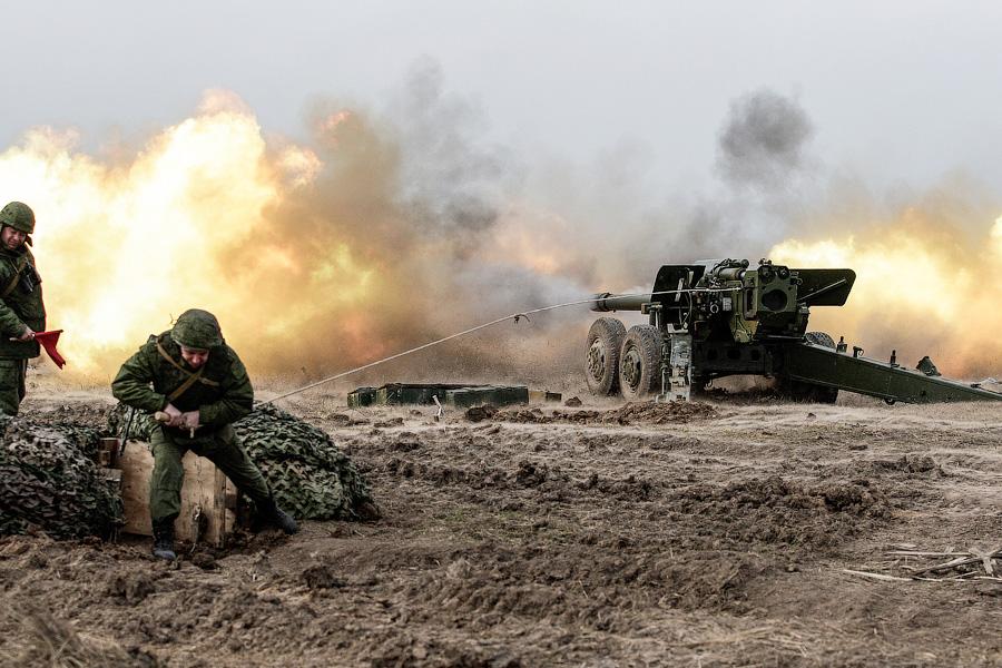 «Стреляют...»: учения на артиллерийском полигоне (фото)