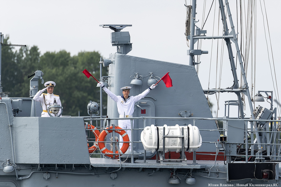 День ВМФ в Балтийске: как прошел парад кораблей Балтфлота (фото)