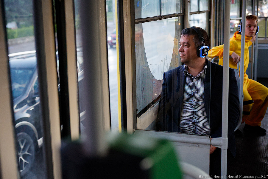Не Калик, а Кёниг: в Калининграде запустили спектакль-променад в трамвае (фото)