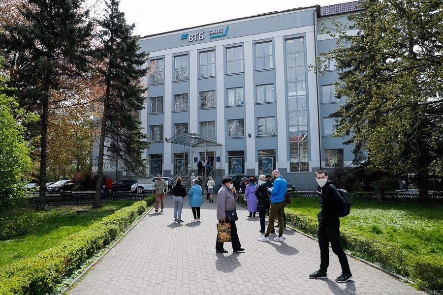 Вход в масках и перчатках: в регионе заработали непродовольственные магазины (фото)