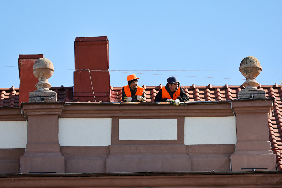 Улучшенная копия: акротерий «Движение и время» вернулся на историческое место (фото)