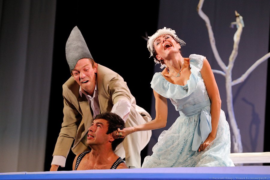 Попались на удочку: как прошла премьера спектакля «Рыбалка с Чеховым»