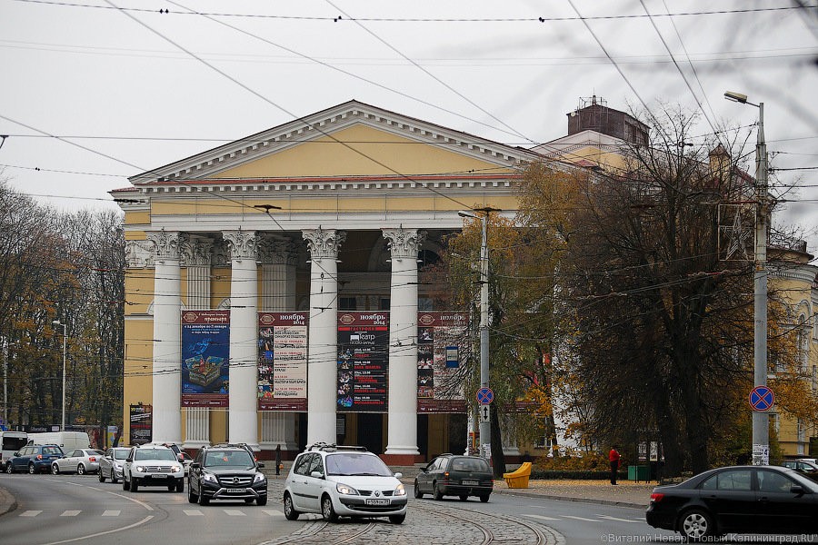 Горвласти просят с четверга не парковаться в районе драмтеатра