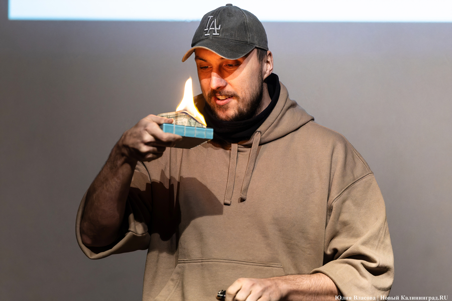 Что останется после нас: в «Воротах» открылась выставка современной мозаики