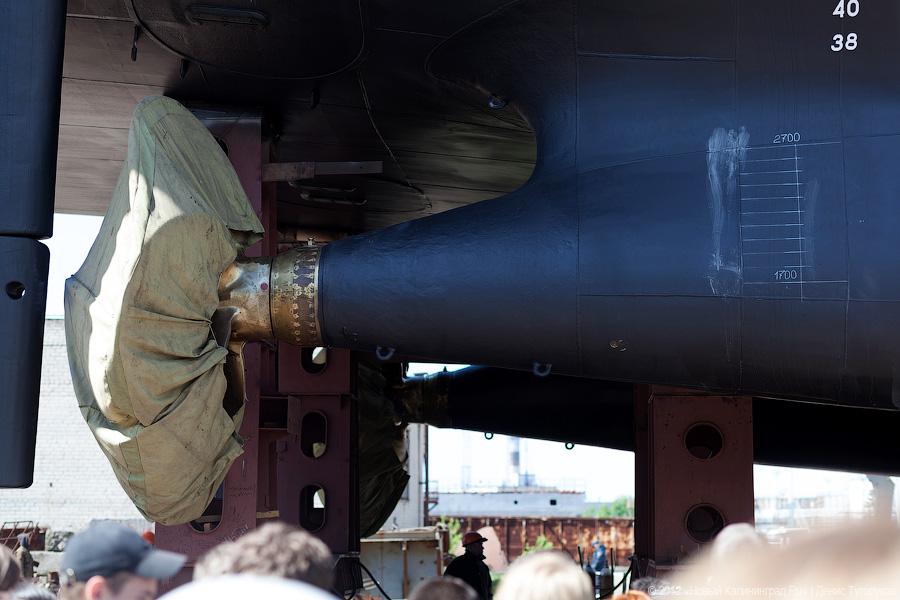 «Подарок ко Дню рождения»: фоторепортаж со спуска на воду БДК «Иван Грен»