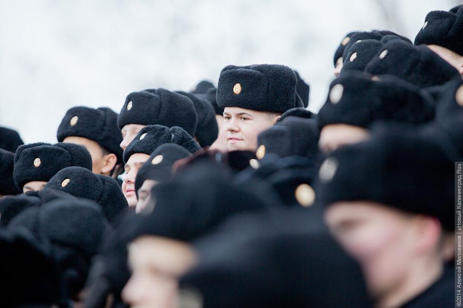 Форменный патриотизм: День Конституции в Калининграде отметили хоровым пением