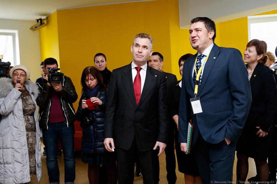 Селфи на фоне детства: как Павел Астахов Калининградскую область навещал