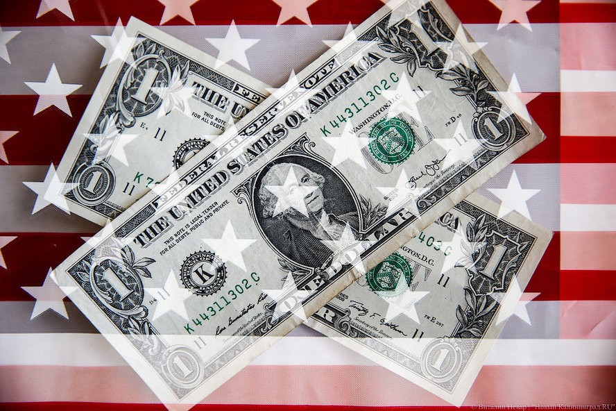 Житель Черняховска пришел в банк обменивать поддельные 100 долларов