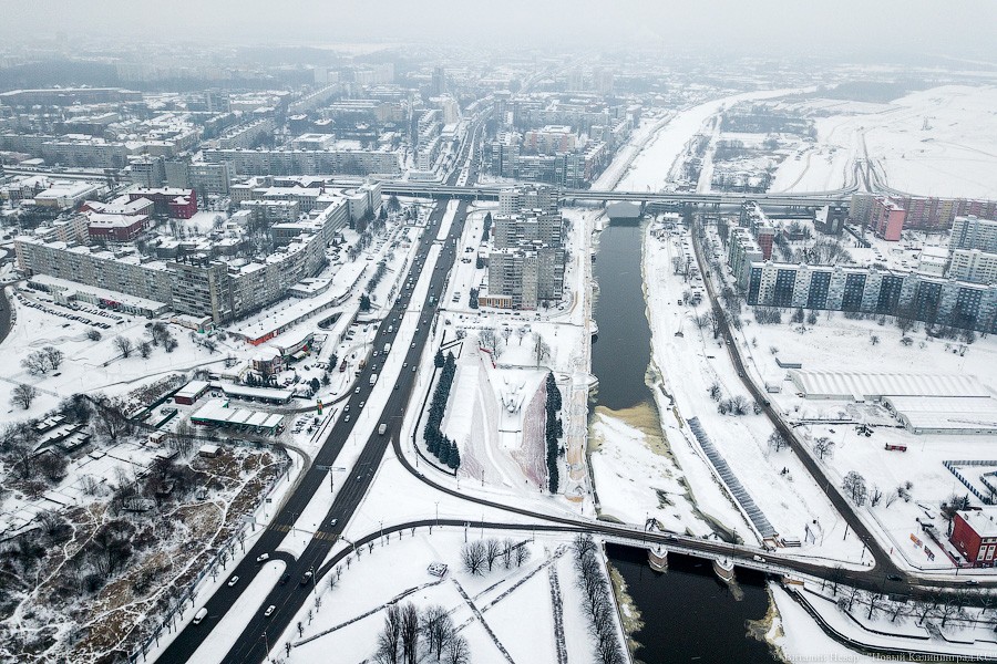 За ночь коммунальщики в Калининграде посыпали меньше трети улиц