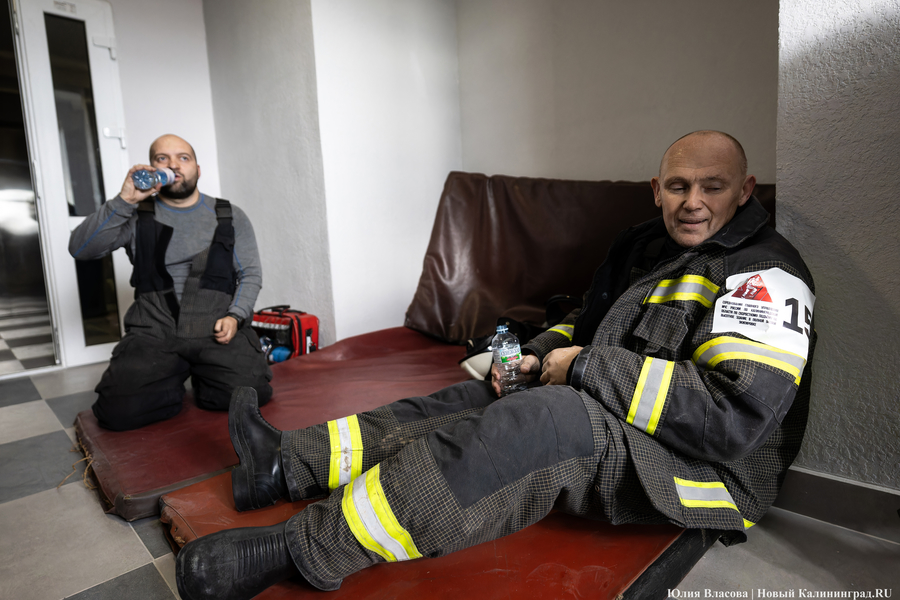 За три минуты на 25-й этаж: у пожарных прошли соревнование по скоростному подъёму (фото)