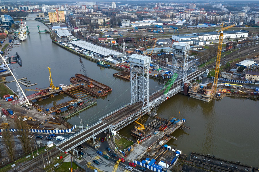 В Калининграде завершена установка свай на опорах ж/д моста через ...