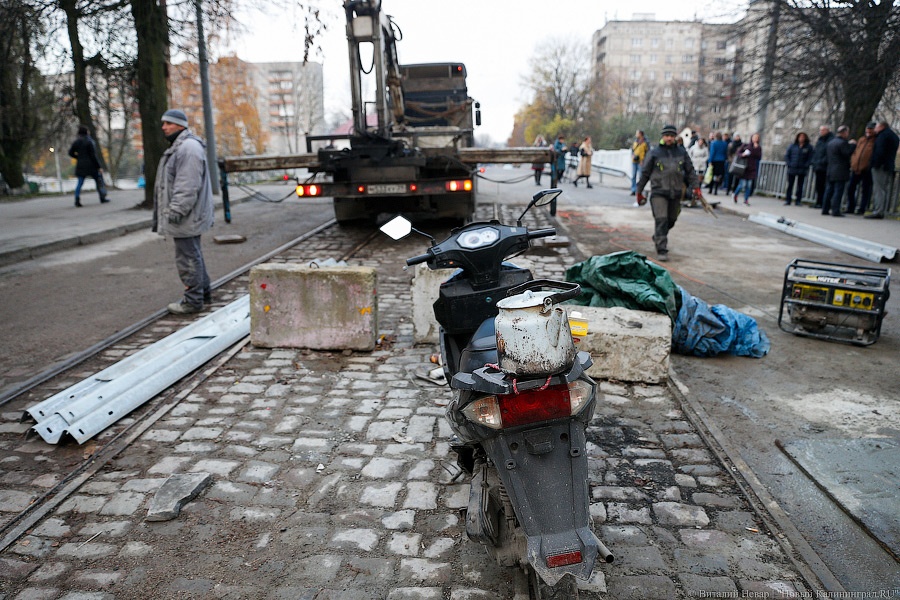 Отбойник на табуретке: мост на улице Киевской открыли для транспорта