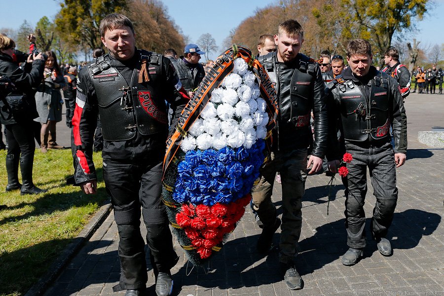 Российские байкеры в Польше: в Бранево почтили память павших солдат