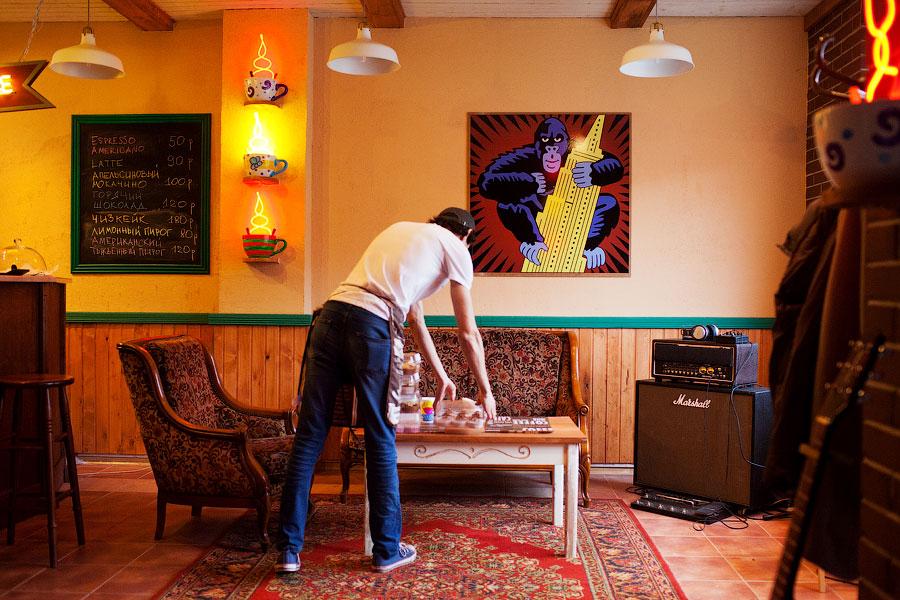 Как у «Друзей»: новая кофейня на улице Коммунистической