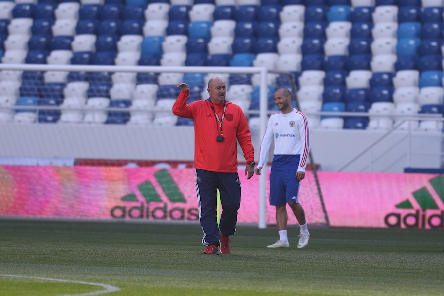 На поле все, кроме Дзагоева: тренировка сборной России в Калининграде (фото)