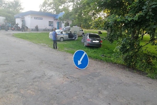Под Славском водитель «Хендэ» сбил помогавшего ему мужчину и сбежал