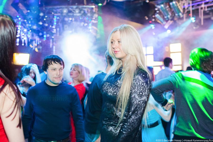 «В полный голос»: фоторепортаж с клубного концерта Алисы Гелисс