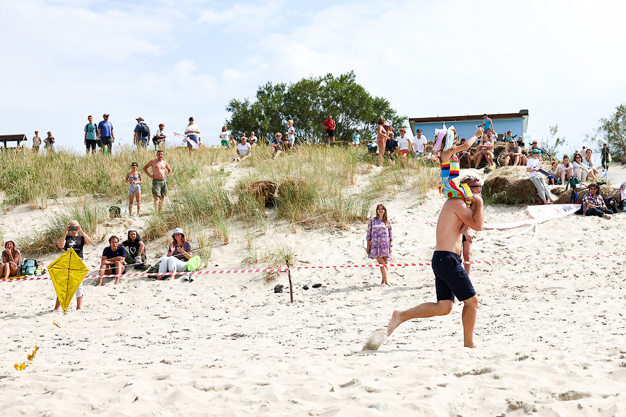Отчего змеи летают как птицы: на Куршской косе провели фестиваль воздушных змеев (фото)