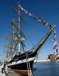 "Крузенштерн" и "Седов" участвуют в Кильской неделе