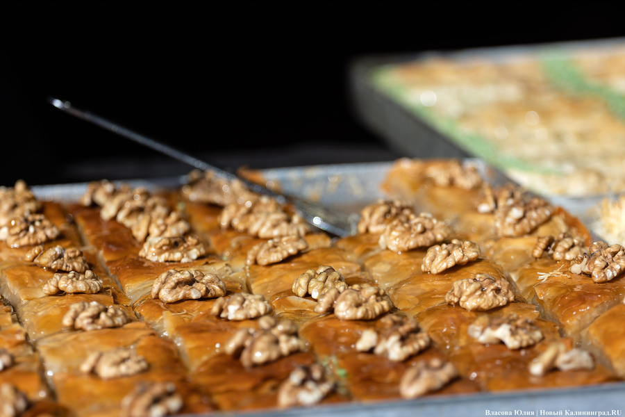 Стритфуд-музей: на острове Канта открылась майская ярмарка «еды и музыки»