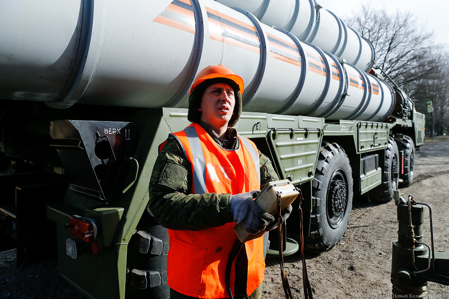 На страже: С-400 отразил атаку вероятного противника