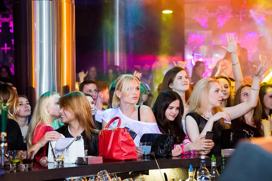 Все танцуют локтями: в клубе «Платинум» выступил протеже Тимати L’One