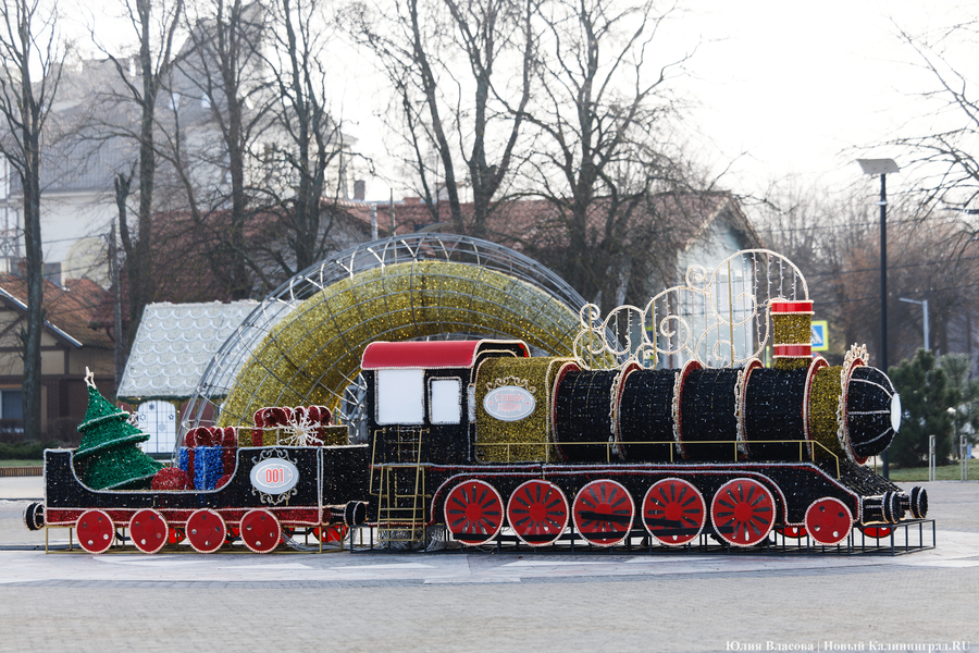 В царстве огненной лошади: как украсили Зеленоградск к Новому году (фото)