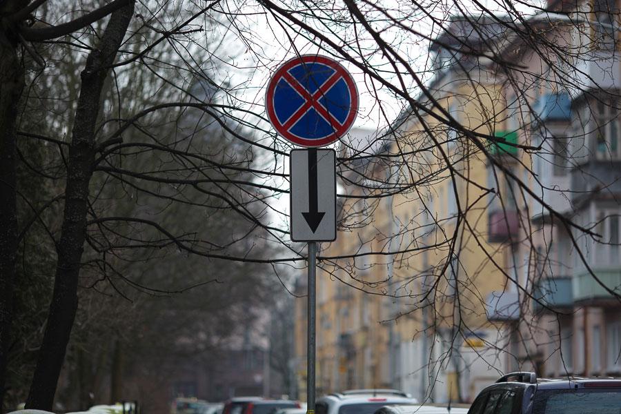 50 рублей за сутки: где в центре Калининграда можно оставить машину