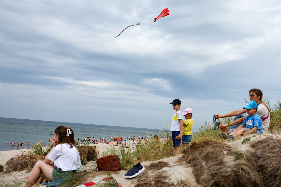 Отчего змеи летают как птицы: на Куршской косе провели фестиваль воздушных змеев (фото)